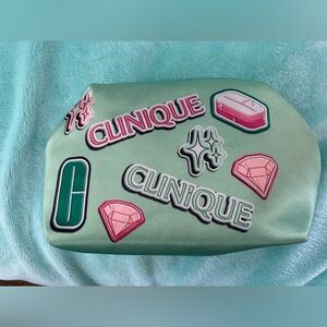 Clinique NWOT Mint Green Cosmetic Pouch with Pink Diamonds and Logo Pattern